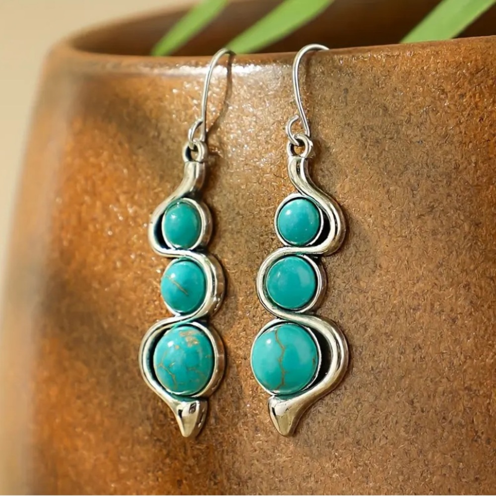 NEW The Winney dangle Earrings Boho Turquoise color - Boutique